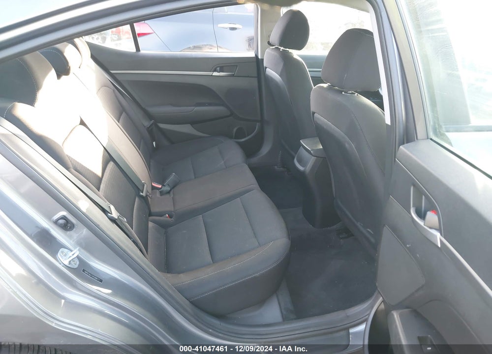 2018 HYUNDAI ELANTRA SE VIN: 5NPD74LF7JH398073