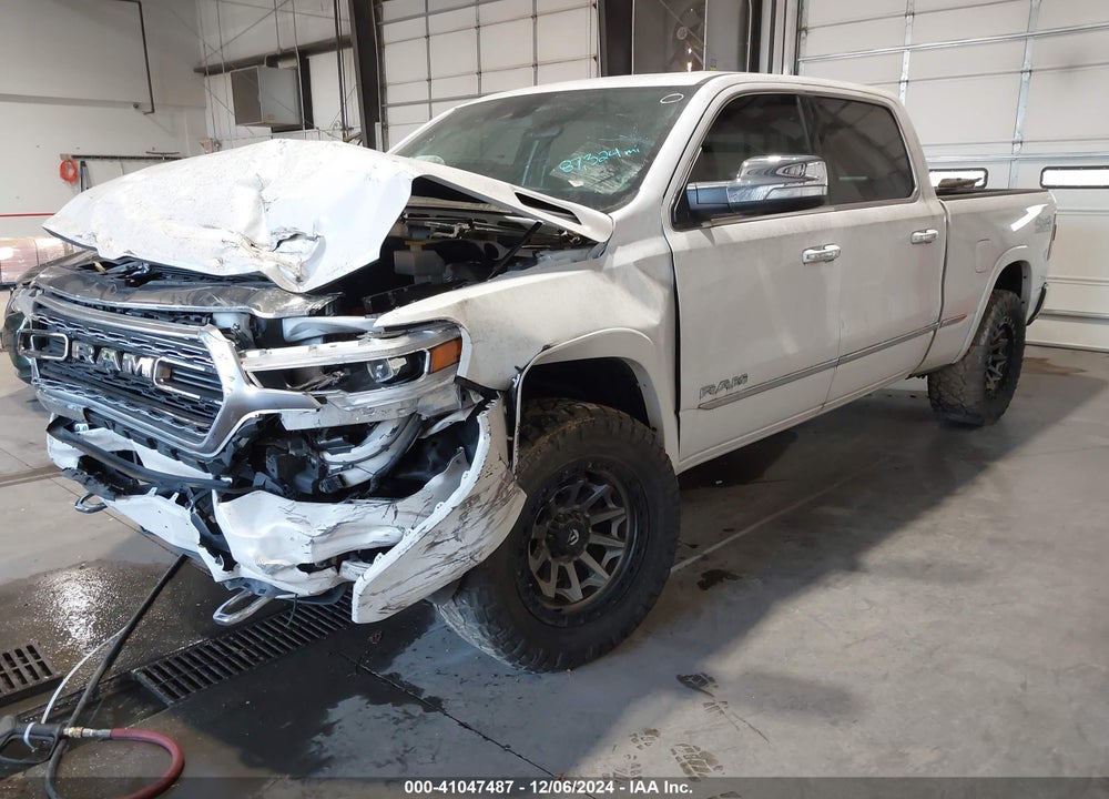 2019 RAM 1500 LIMITED 4X4 6'4 BOX VIN: 1C6SRFPT6KN660378