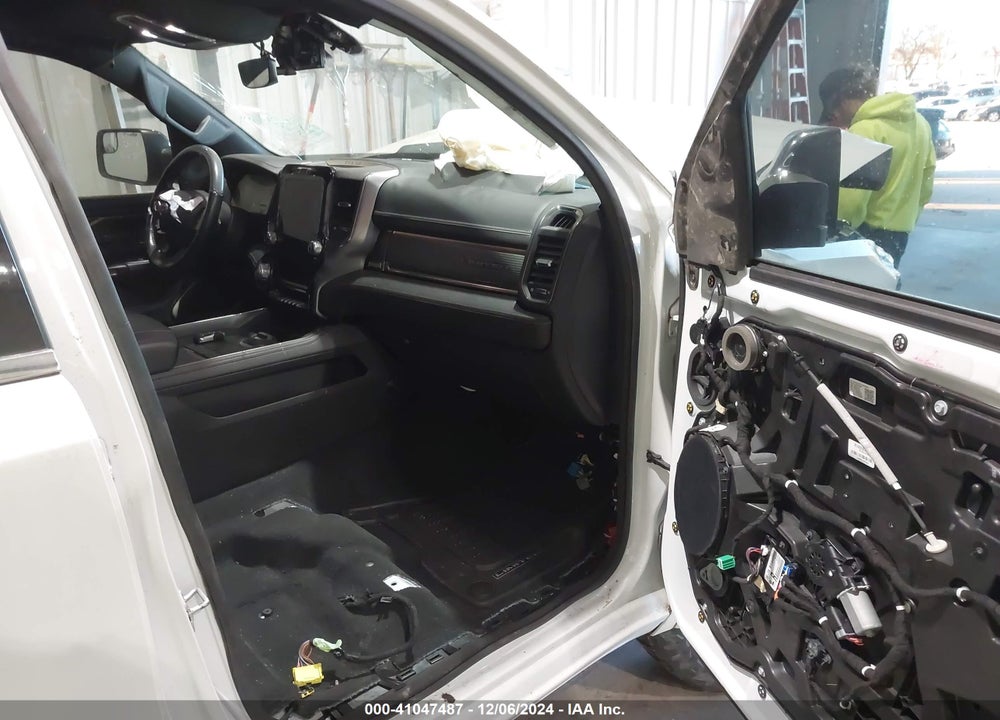 2019 RAM 1500 LIMITED 4X4 6'4 BOX VIN: 1C6SRFPT6KN660378
