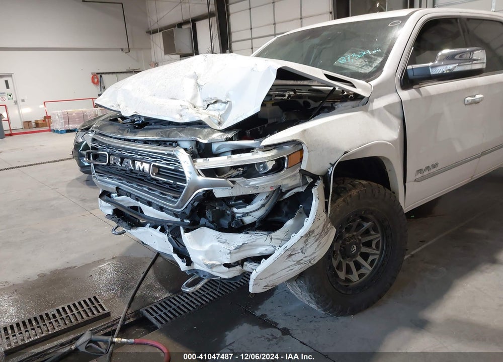 2019 RAM 1500 LIMITED 4X4 6'4 BOX VIN: 1C6SRFPT6KN660378
