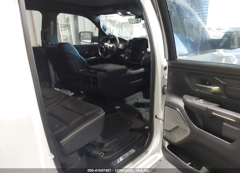 2019 RAM 1500 LIMITED 4X4 6'4 BOX VIN: 1C6SRFPT6KN660378