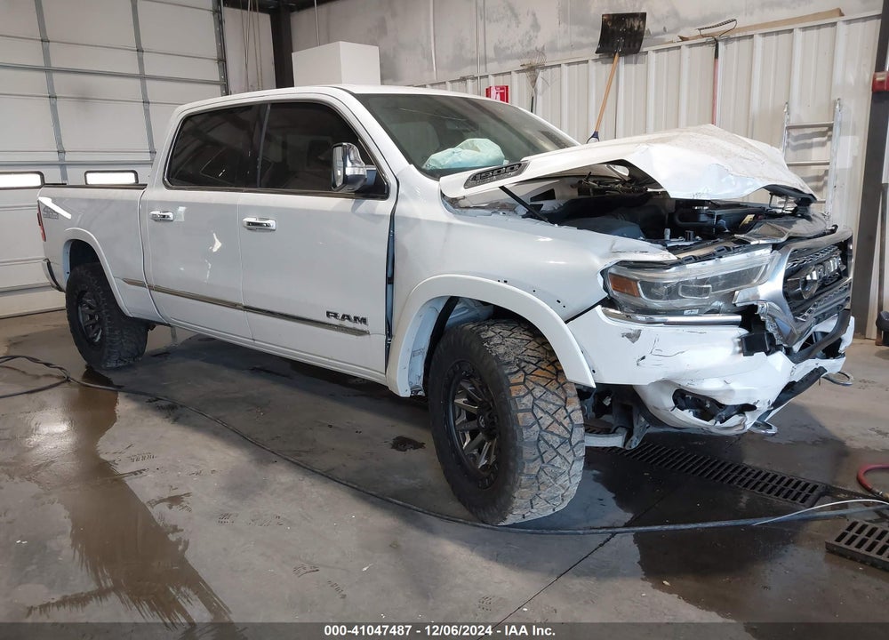 2019 RAM 1500 LIMITED 4X4 6'4 BOX VIN: 1C6SRFPT6KN660378