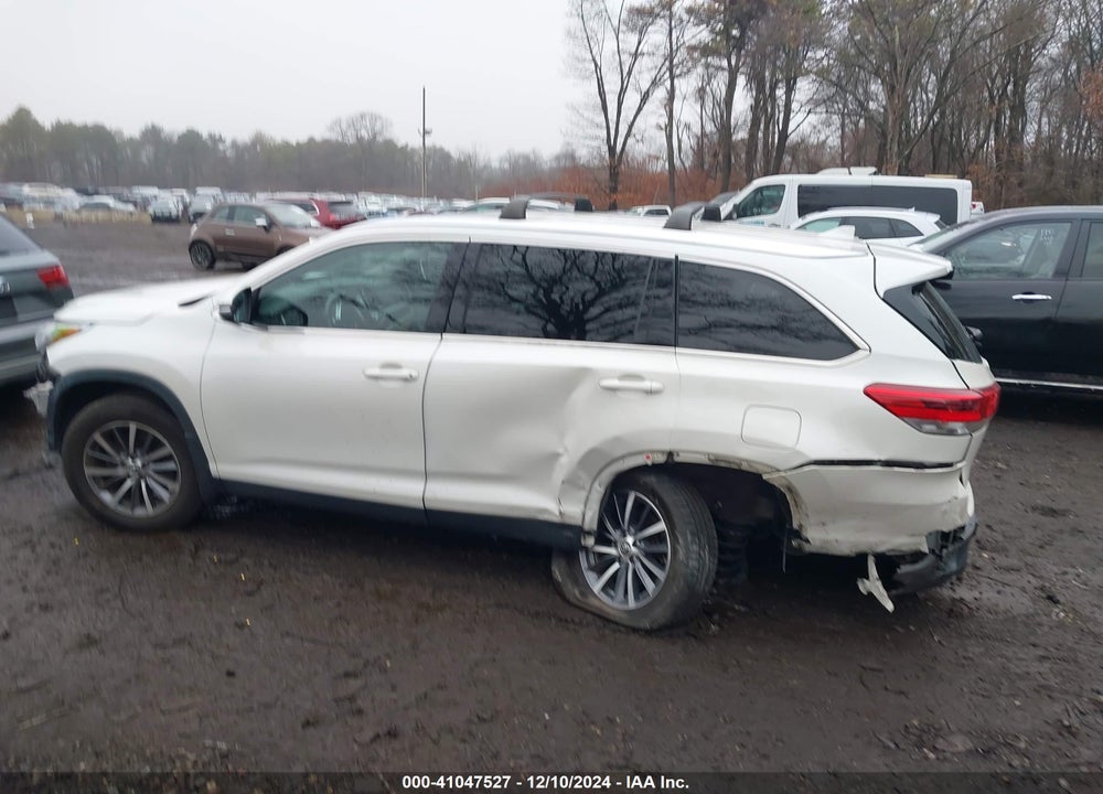 2019 TOYOTA HIGHLANDER XLE VIN: 5TDJZRFH5KS564982