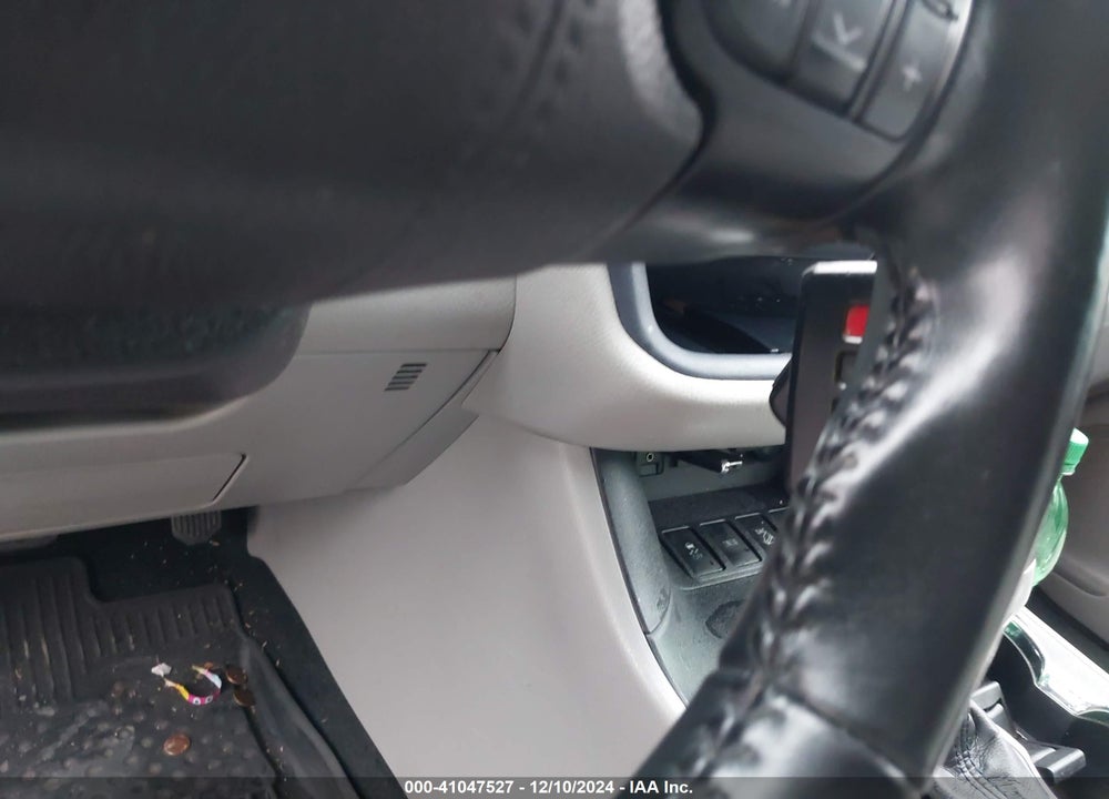 2019 TOYOTA HIGHLANDER XLE VIN: 5TDJZRFH5KS564982