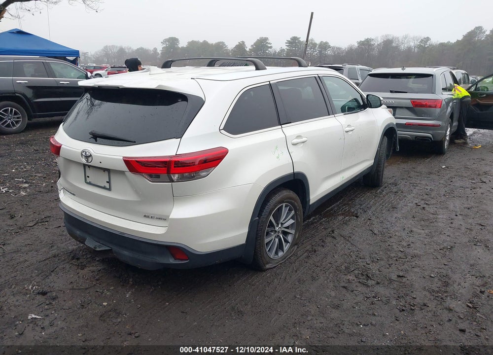 2019 TOYOTA HIGHLANDER XLE VIN: 5TDJZRFH5KS564982