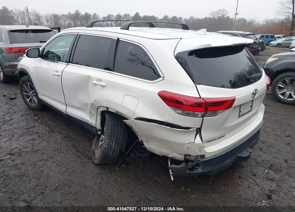 2019 TOYOTA HIGHLANDER XLE VIN: 5TDJZRFH5KS564982