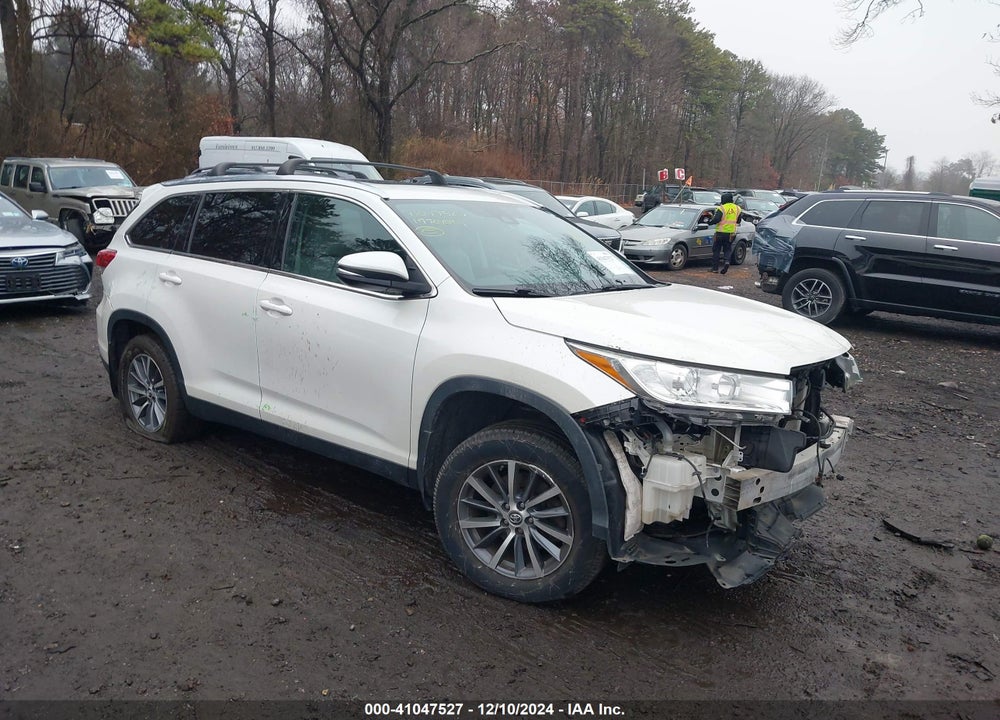 2019 TOYOTA HIGHLANDER XLE VIN: 5TDJZRFH5KS564982