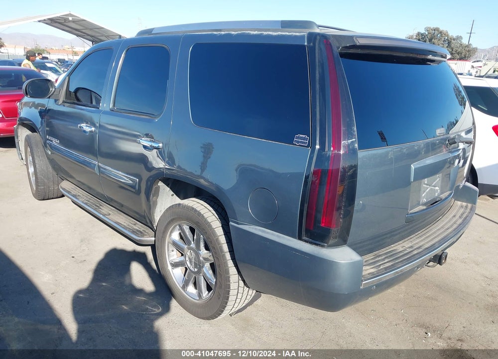2007 GMC YUKON DENALI VIN: 1GKFK63817J150085