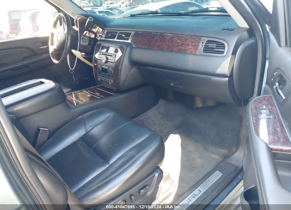 2007 GMC YUKON DENALI VIN: 1GKFK63817J150085