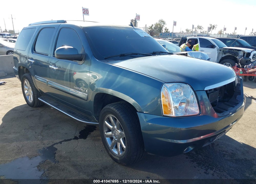 2007 GMC YUKON DENALI VIN: 1GKFK63817J150085