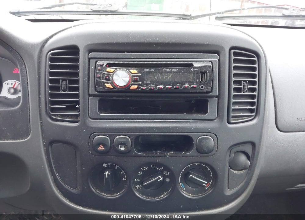 2005 FORD ESCAPE XLS VIN: 1FMYU02Z55KB25134
