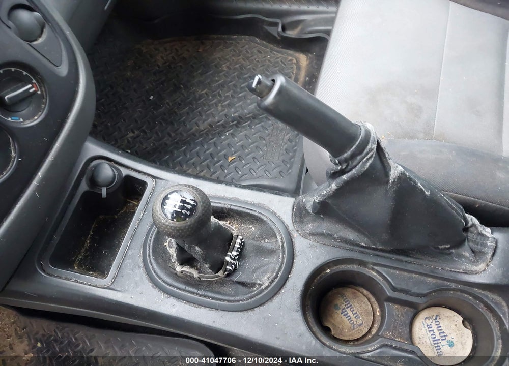 2005 FORD ESCAPE XLS VIN: 1FMYU02Z55KB25134