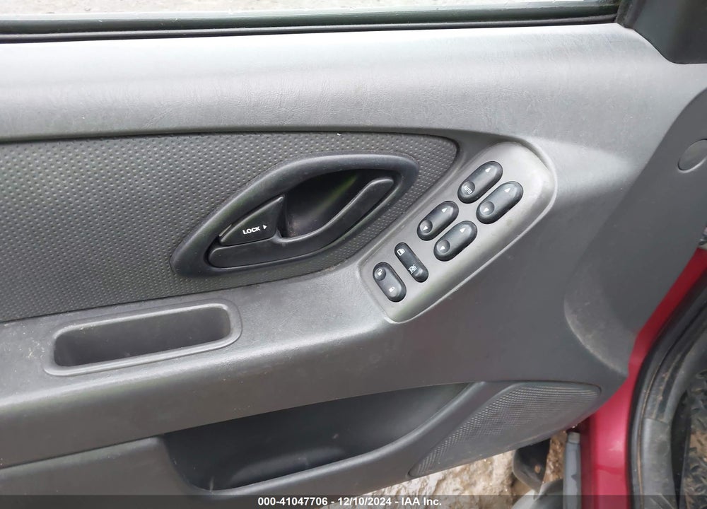 2005 FORD ESCAPE XLS VIN: 1FMYU02Z55KB25134