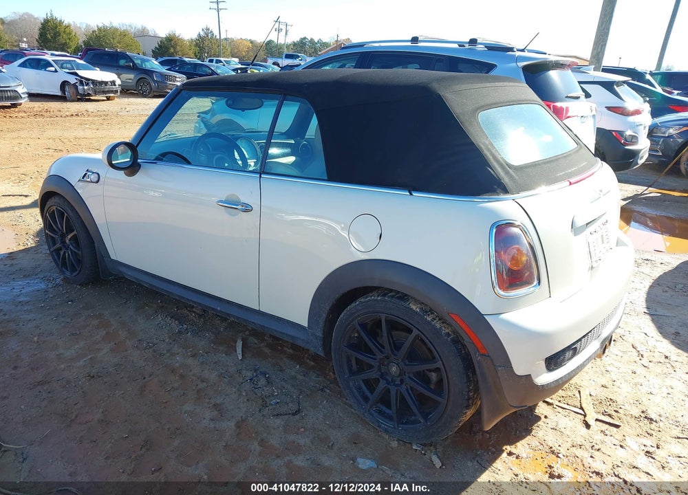 2009 MINI COOPER S VIN: WMWMS33569TG88859