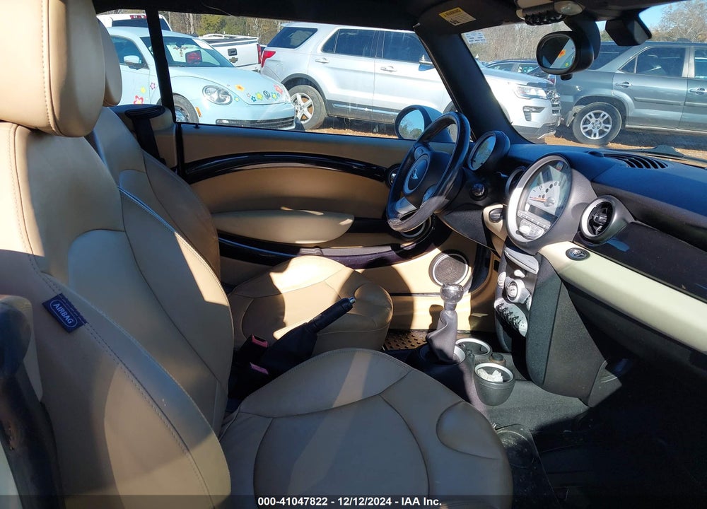 2009 MINI COOPER S VIN: WMWMS33569TG88859