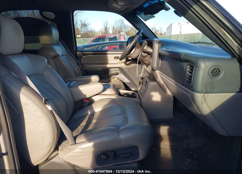 2002 CHEVROLET TAHOE LT VIN: 1GNEK13Z92R170976