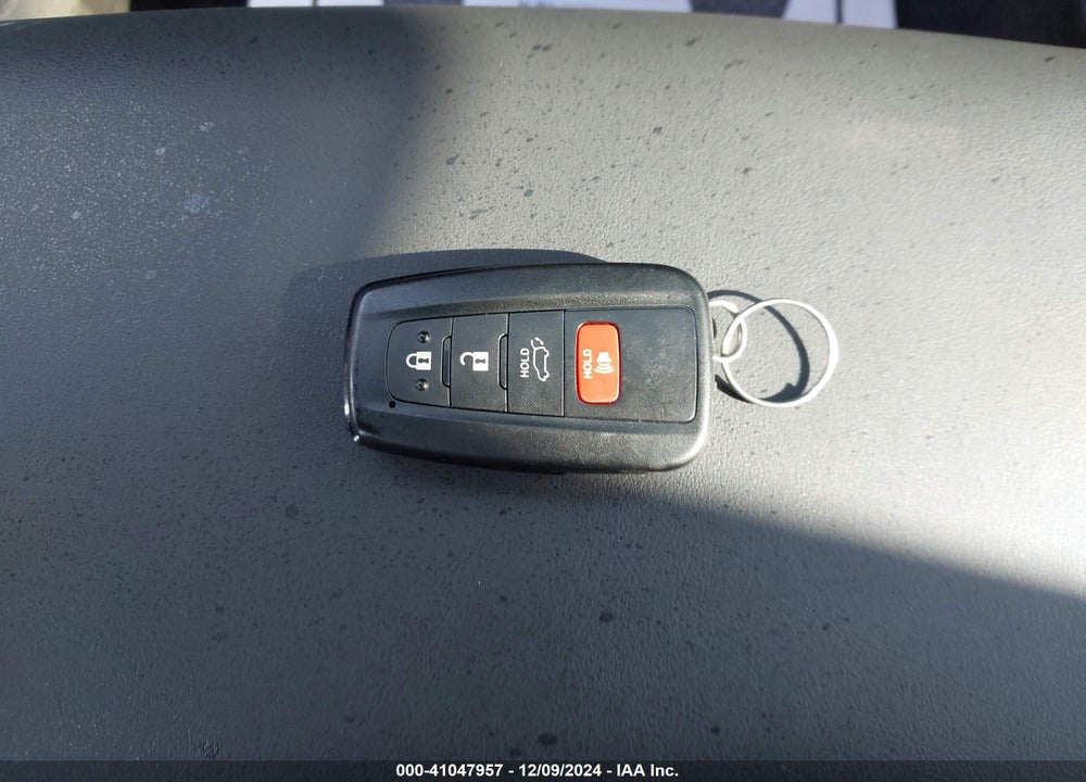 2024 TOYOTA RAV4 HYBRID XLE PREMIUM VIN: JTMB6RFV1RD550375