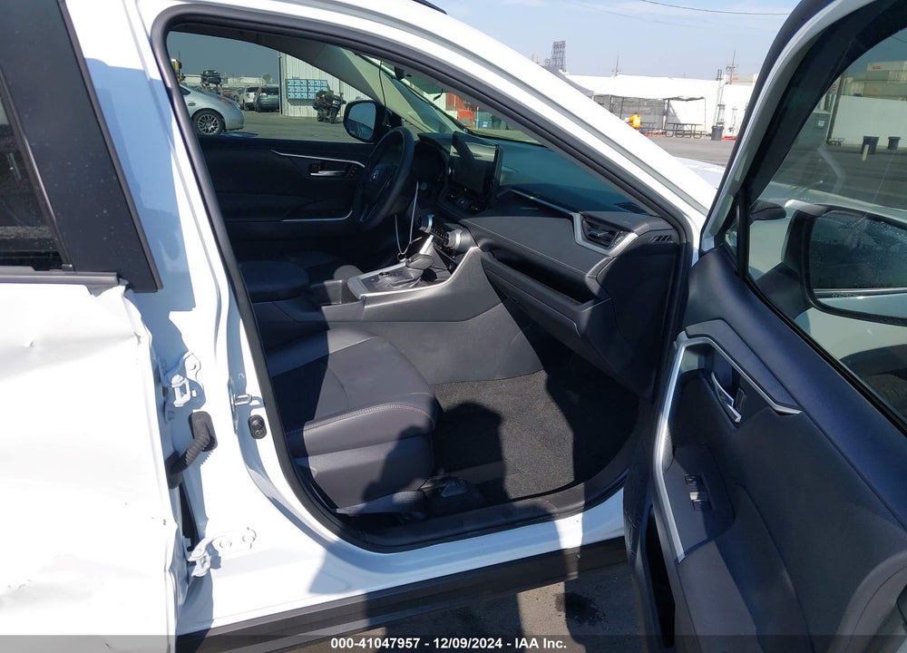 2024 TOYOTA RAV4 HYBRID XLE PREMIUM VIN: JTMB6RFV1RD550375