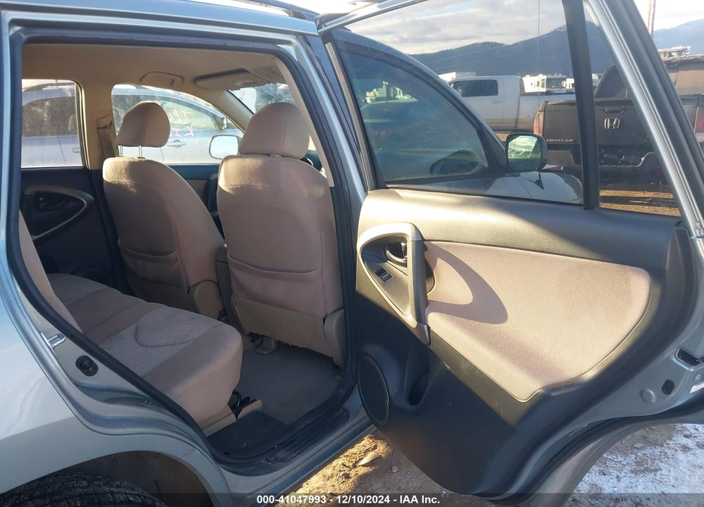 2006 TOYOTA RAV4 VIN: JTMBD33V465014873