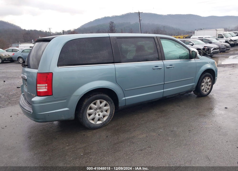 2009 CHRYSLER TOWN & COUNTRY LX VIN: 2A8HR44E29R652443