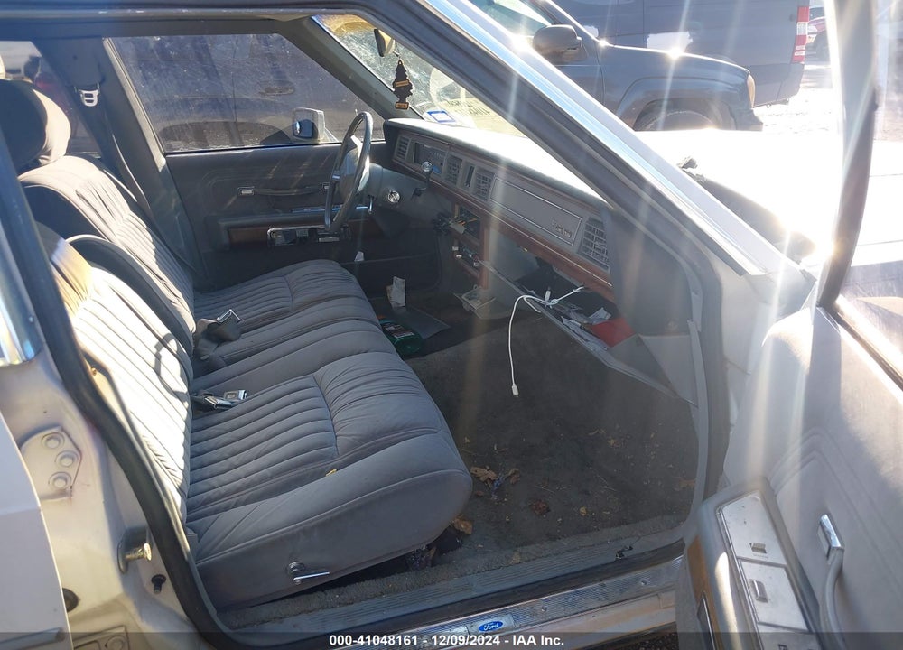 1988 FORD CROWN VICTORIA LX VIN: 2FABP74F8JX184804