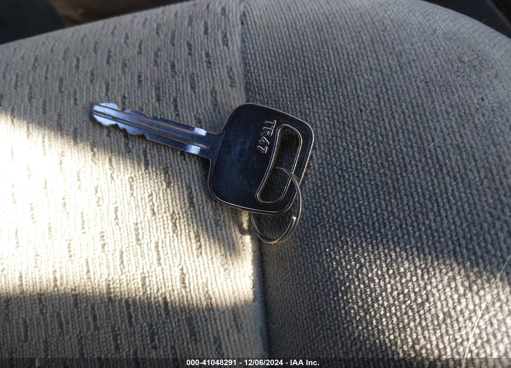 2002 TOYOTA CAMRY LE VIN: 4T1BE32K32U063918