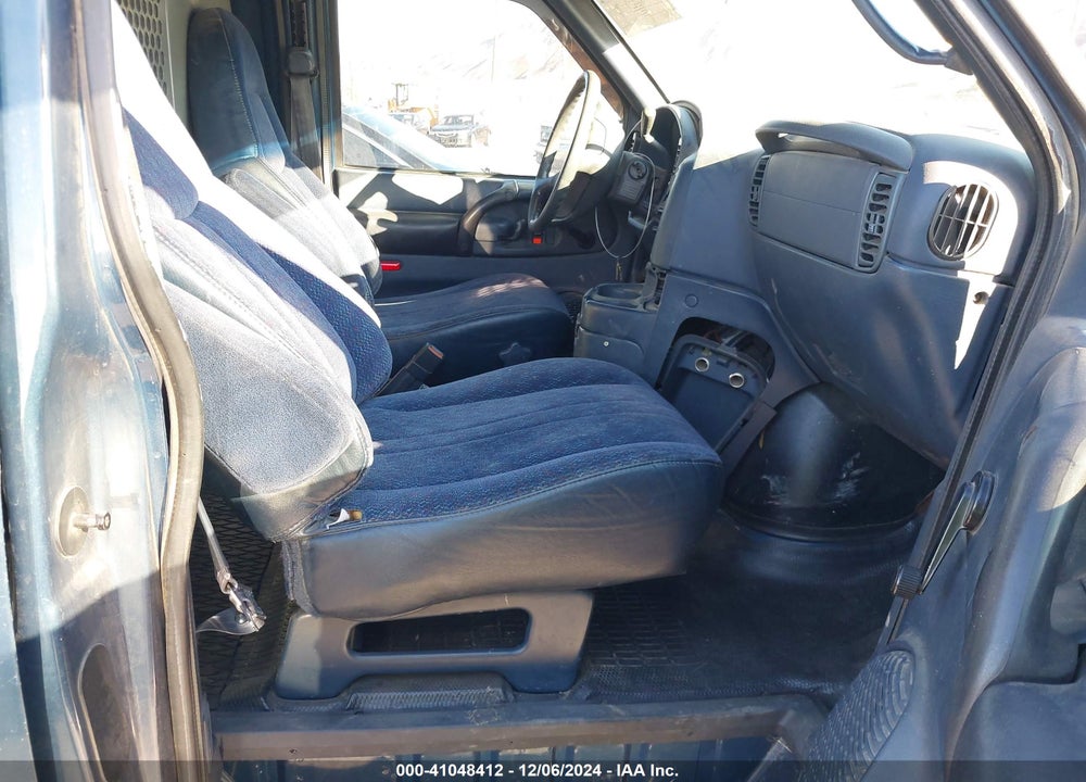 1998 CHEVROLET ASTRO VIN: 1GCDM19W3WB154119