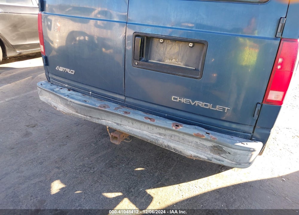 1998 CHEVROLET ASTRO VIN: 1GCDM19W3WB154119