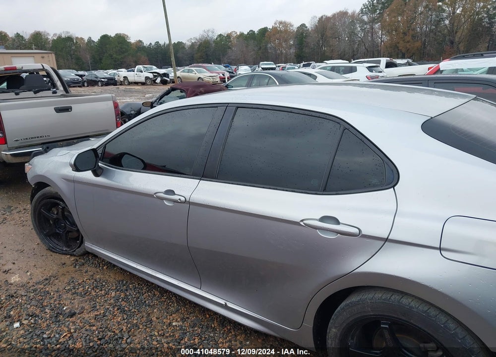 2018 TOYOTA CAMRY SE VIN: 4T1B11HK8JU566804