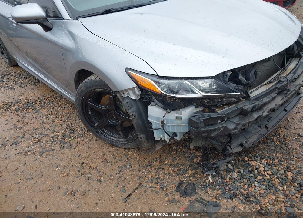 2018 TOYOTA CAMRY SE VIN: 4T1B11HK8JU566804