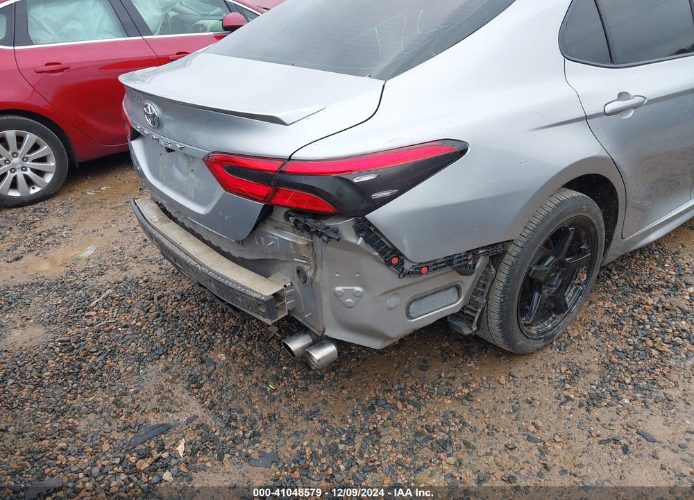 2018 TOYOTA CAMRY SE VIN: 4T1B11HK8JU566804