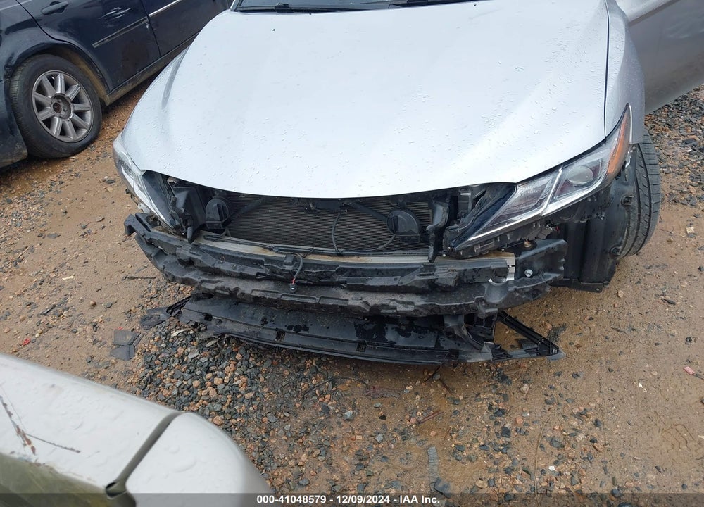 2018 TOYOTA CAMRY SE VIN: 4T1B11HK8JU566804