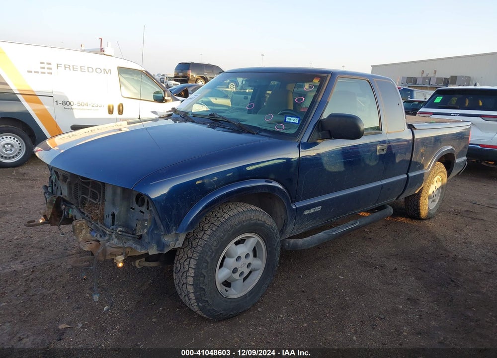 2000 CHEVROLET S-10 LS VIN: 1GCDT19W4Y8110276