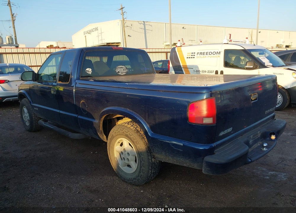 2000 CHEVROLET S-10 LS VIN: 1GCDT19W4Y8110276