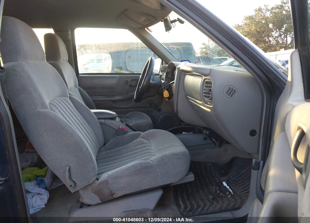 2000 CHEVROLET S-10 LS VIN: 1GCDT19W4Y8110276