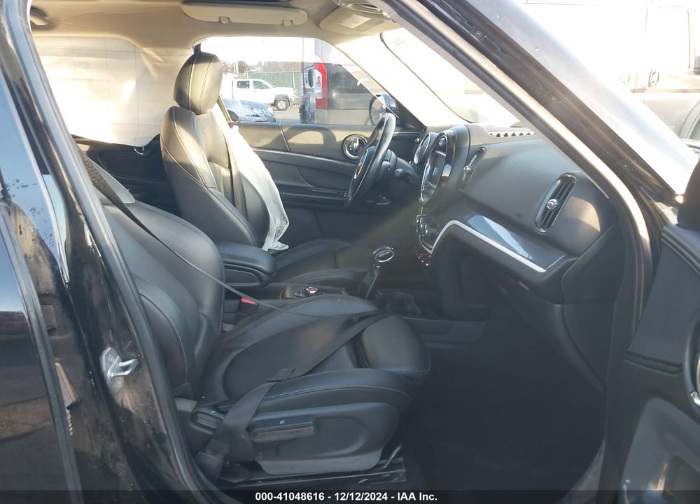 2018 MINI COUNTRYMAN COOPER S VIN: WMZYT3C34J3E93248