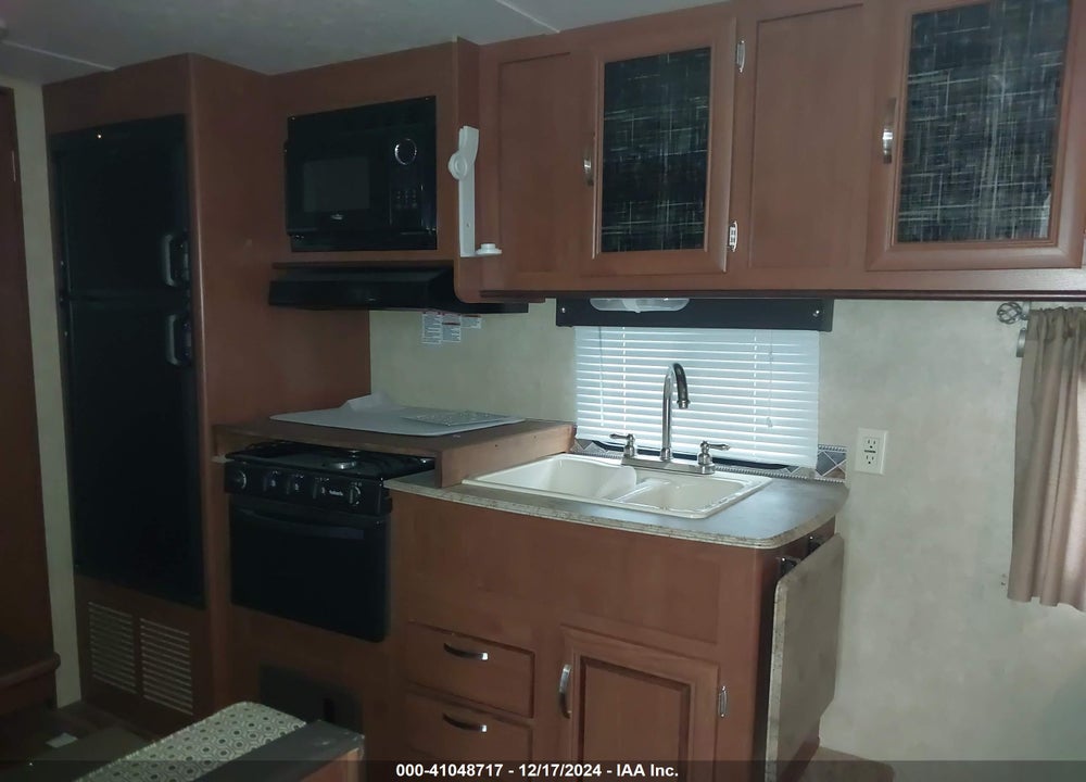 2016 FOREST RIVER SALEM CRUISE 241QBXL VIN: 4X4TSMZ2XG7408083