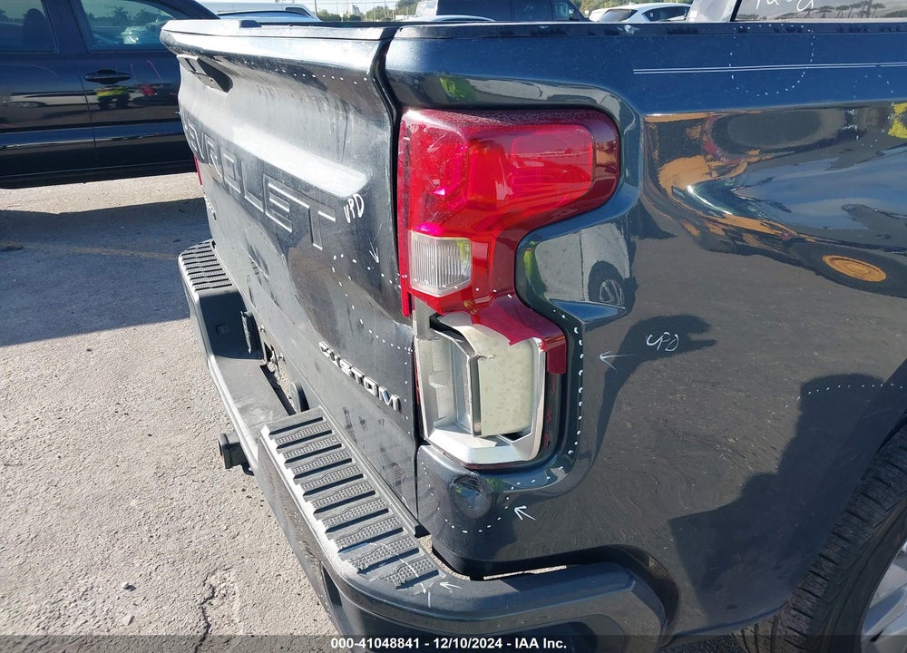 2021 CHEVROLET SILVERADO 1500 2WD STANDARD BED CUSTOM VIN: 1GCRWBEKXMZ111202