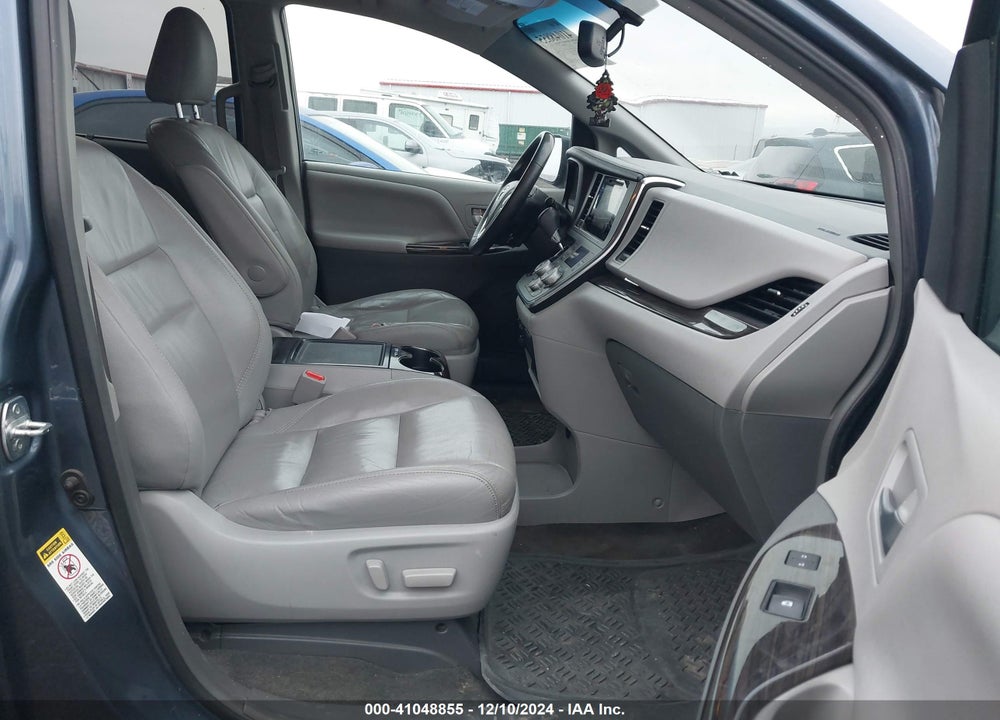 2016 TOYOTA SIENNA XLE 8 PASSENGER VIN: 5TDYK3DCXGS751844