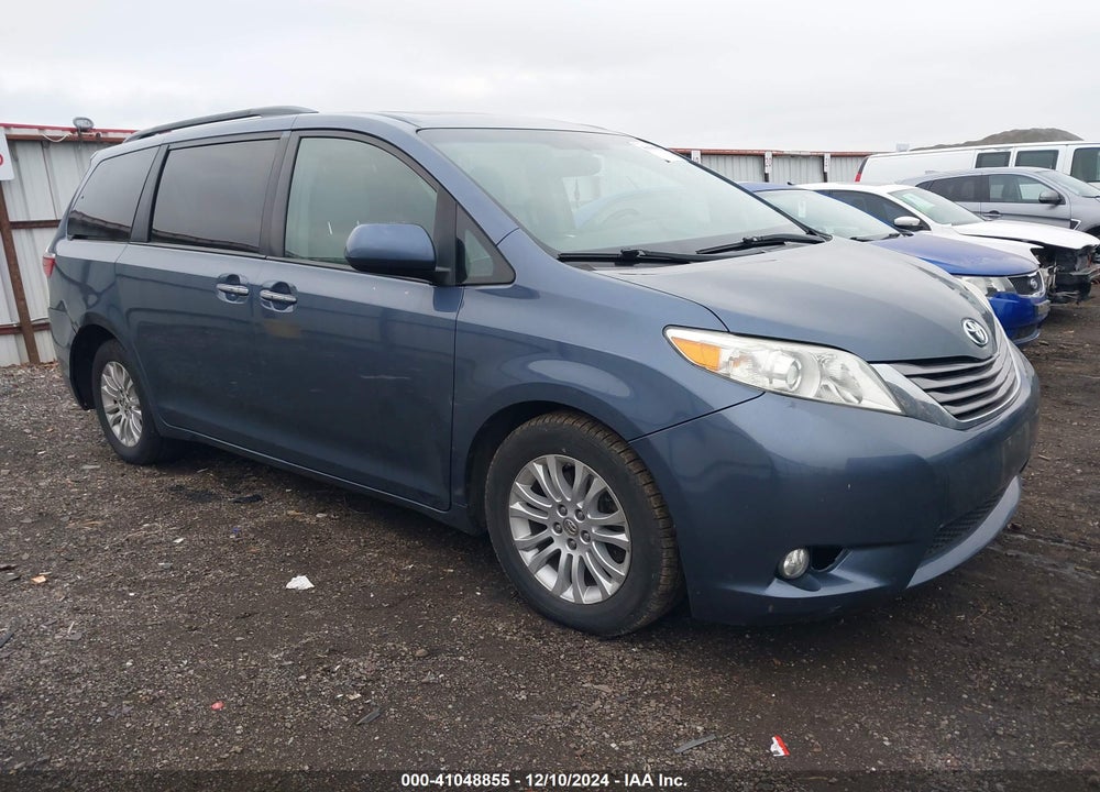2016 TOYOTA SIENNA XLE 8 PASSENGER VIN: 5TDYK3DCXGS751844