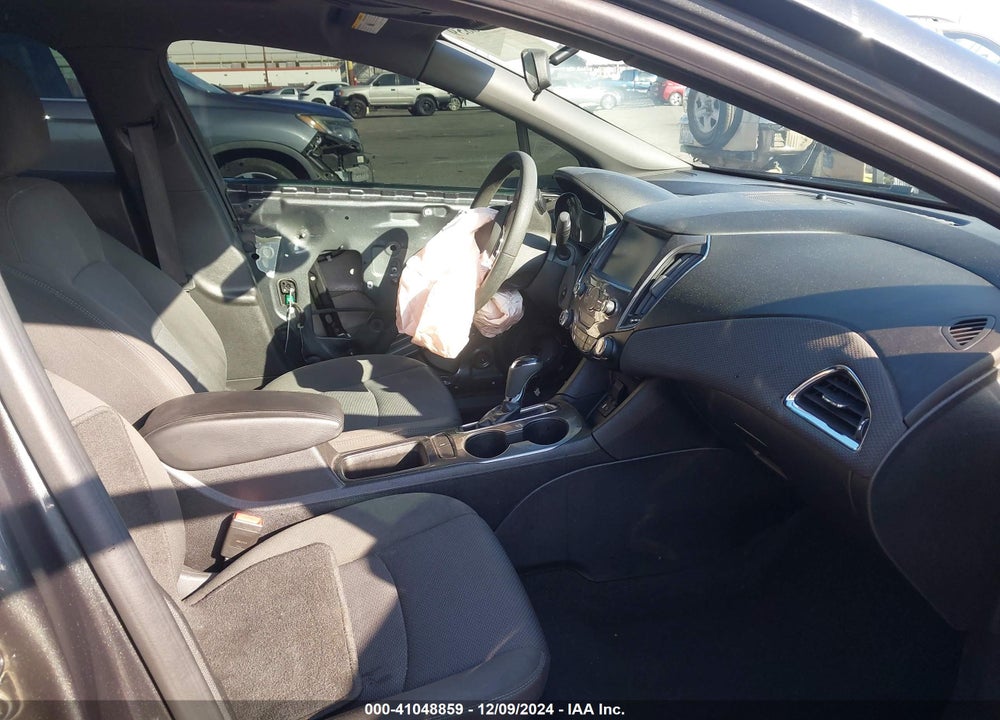 2018 CHEVROLET CRUZE LT AUTO VIN: 3G1BE6SM7JS588138