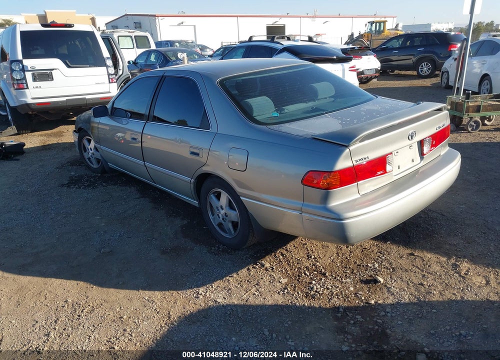 2001 TOYOTA CAMRY LE VIN: JT2BG22K210541320