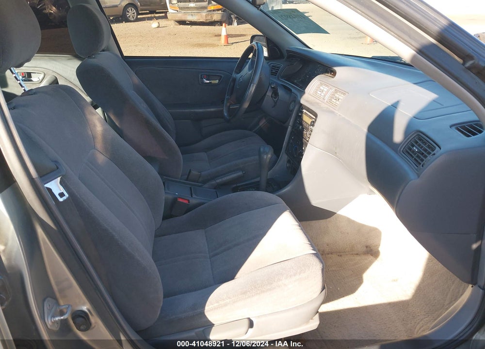 2001 TOYOTA CAMRY LE VIN: JT2BG22K210541320