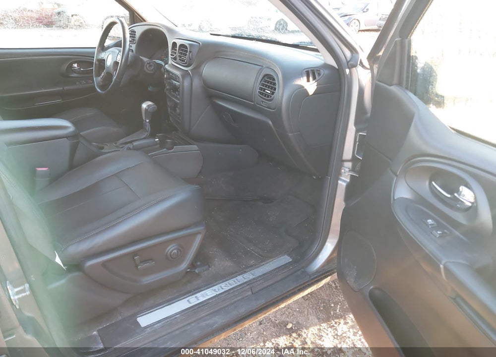 2005 CHEVROLET TRAILBLAZER LT VIN: 1GNDS13S352352328