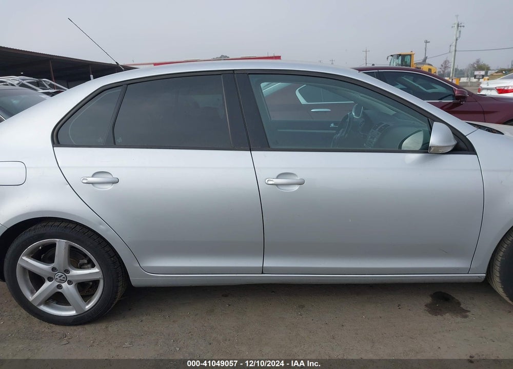 2010 VOLKSWAGEN JETTA LIMITED EDITION VIN: 3VWAZ7AJ5AM117806