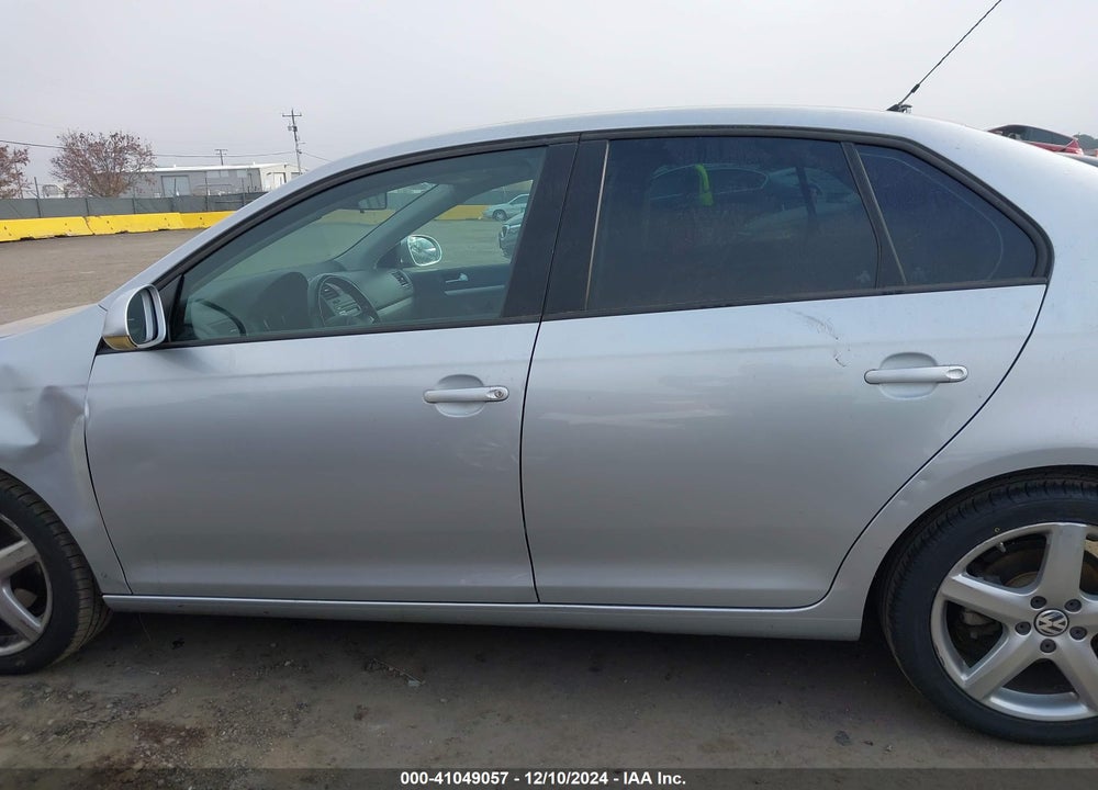 2010 VOLKSWAGEN JETTA LIMITED EDITION VIN: 3VWAZ7AJ5AM117806