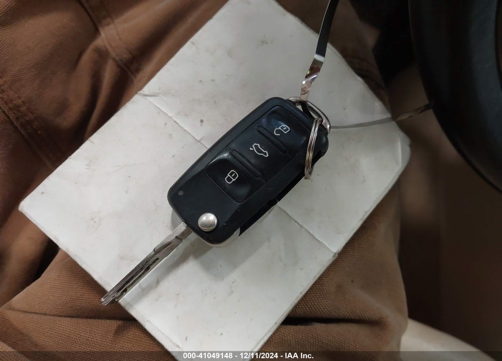 2013 VOLKSWAGEN PASSAT 2.5L SE VIN: 1VWBH7A33DC085842