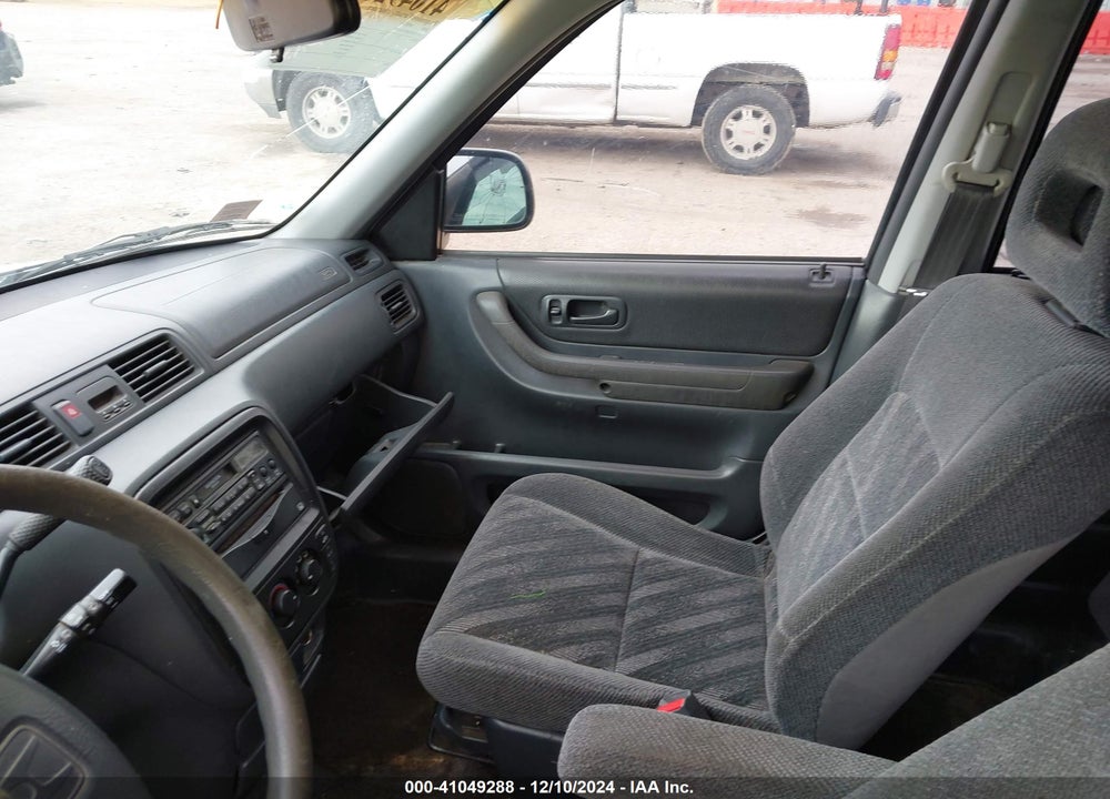 2000 HONDA CR-V LX VIN: JHLRD2845YC011877