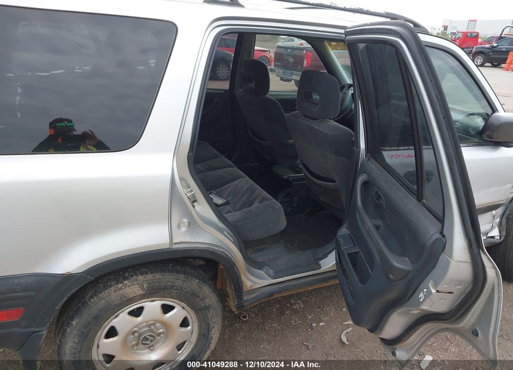 2000 HONDA CR-V LX VIN: JHLRD2845YC011877