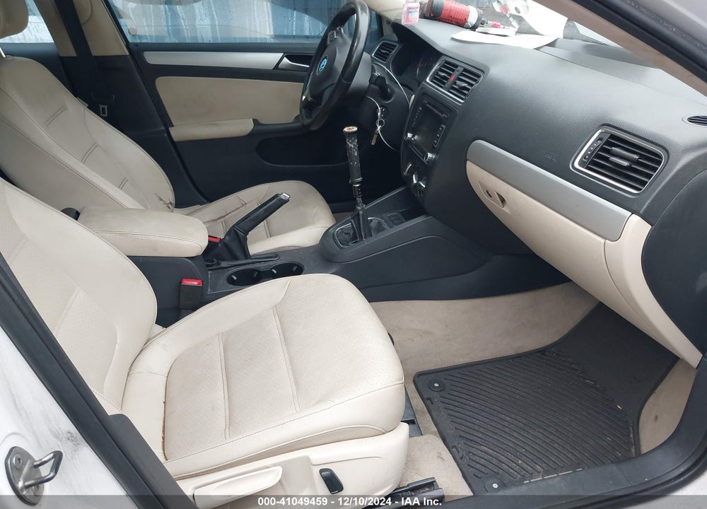 2013 VOLKSWAGEN JETTA 2.5L SE VIN: 3VWBP7AJXDM397656